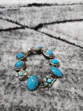 VINTAGE SOUTHWESTERN INSPIRED TURQUOISE  SILVER-TONE BRACELET